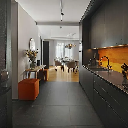 Alpine Chic - Fireplace Views & 湖城