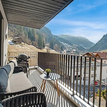 Alpine Chic - Fireplace Views & Lejlighed